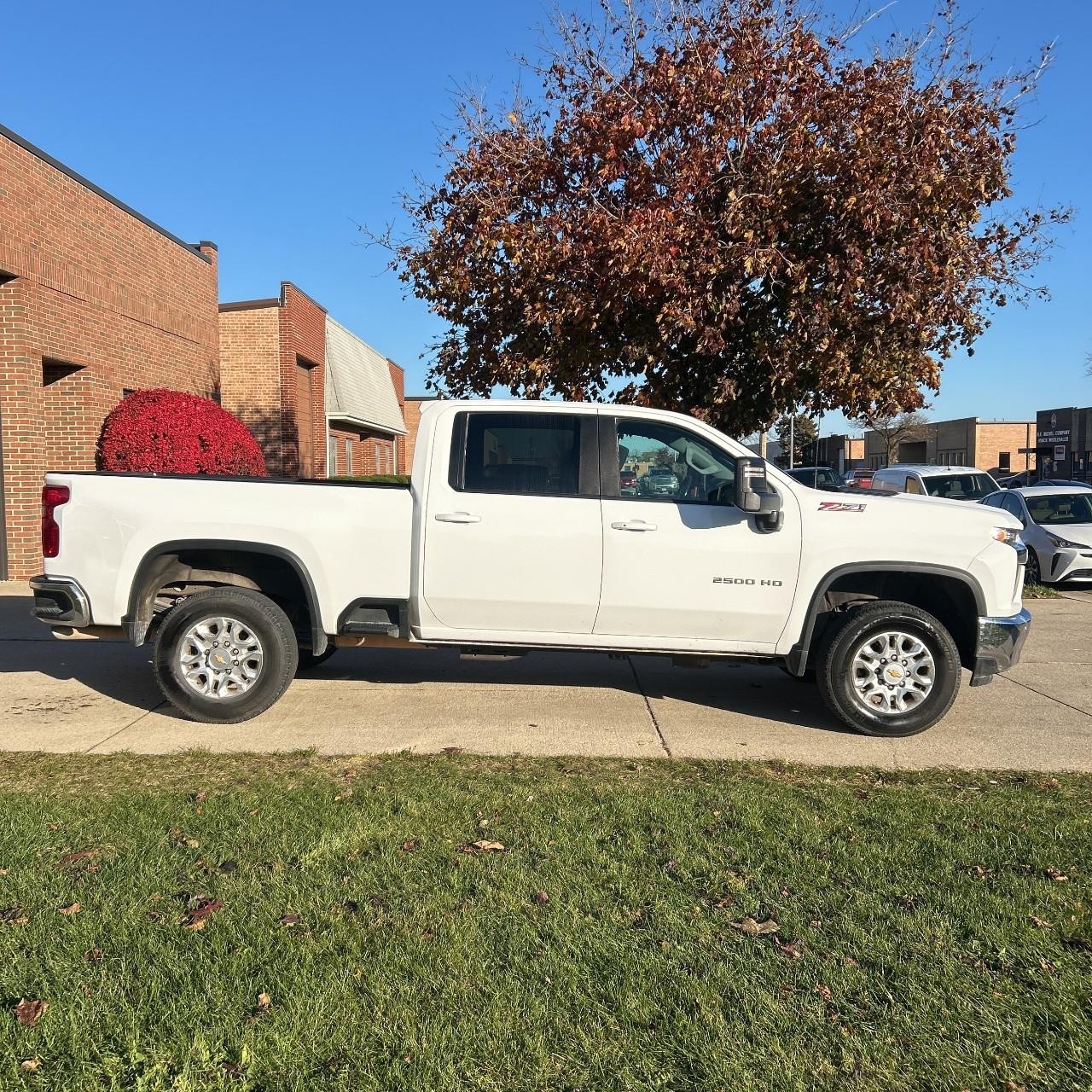 Chevrolet Silverado 2500HD Vehicle Full-screen Gallery Image 3