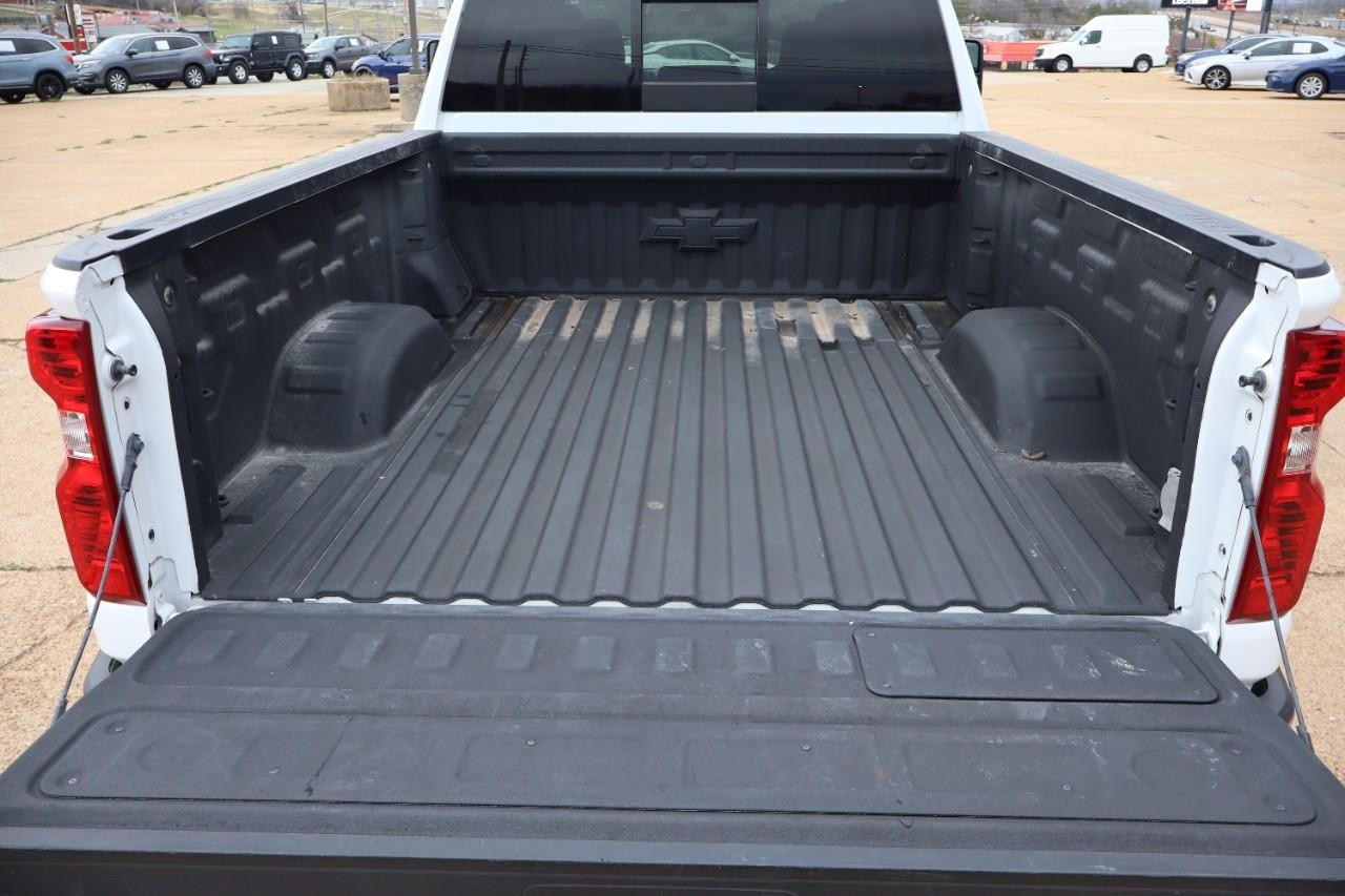 Chevrolet Silverado 2500HD Vehicle Full-screen Gallery Image 5