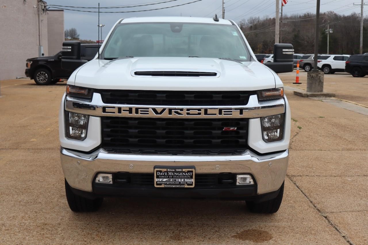 Chevrolet Silverado 2500HD Vehicle Full-screen Gallery Image 9