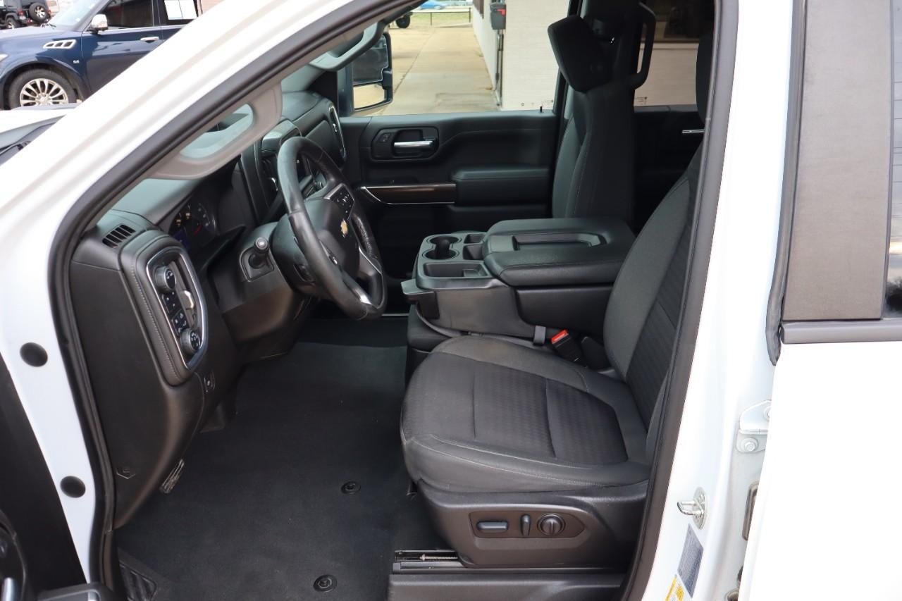 Chevrolet Silverado 2500HD Vehicle Full-screen Gallery Image 10