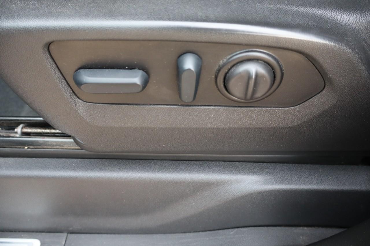 Chevrolet Silverado 2500HD Vehicle Full-screen Gallery Image 11