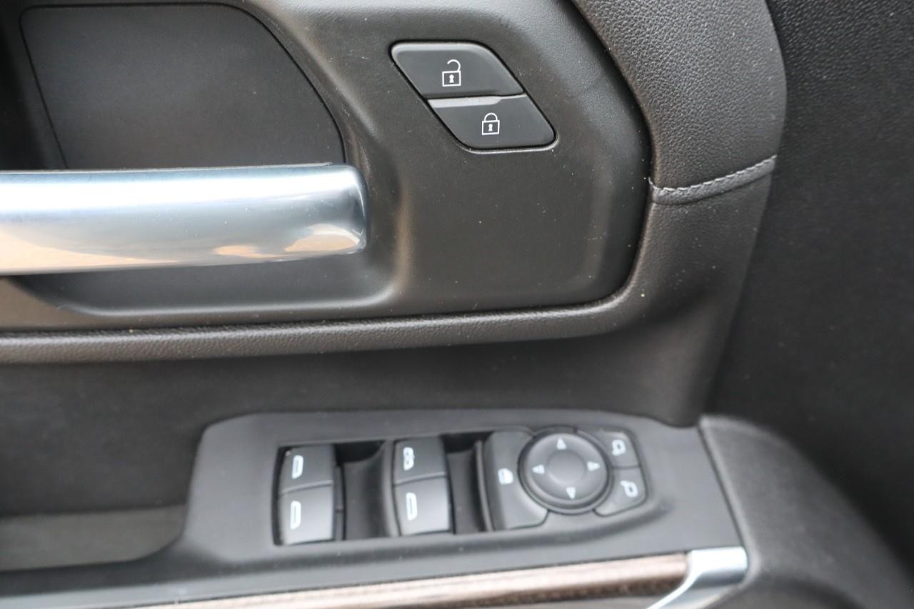 Chevrolet Silverado 2500HD Vehicle Full-screen Gallery Image 12