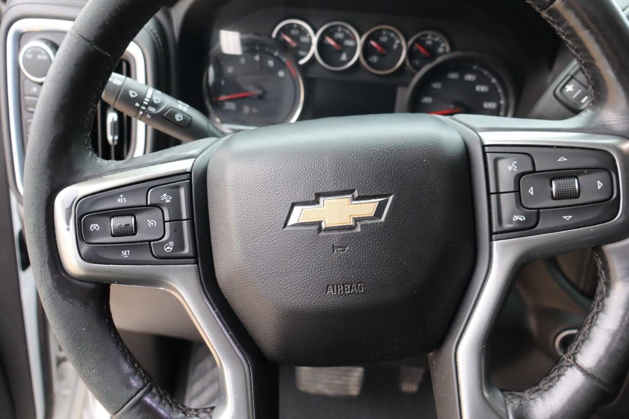 Chevrolet Silverado 2500HD Vehicle Full-screen Gallery Image 14