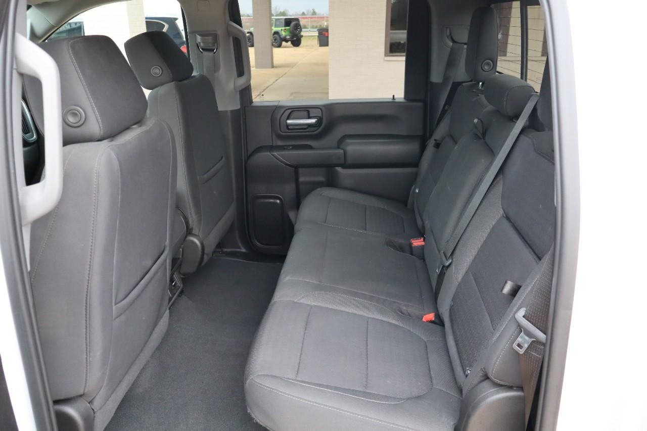 Chevrolet Silverado 2500HD Vehicle Full-screen Gallery Image 19