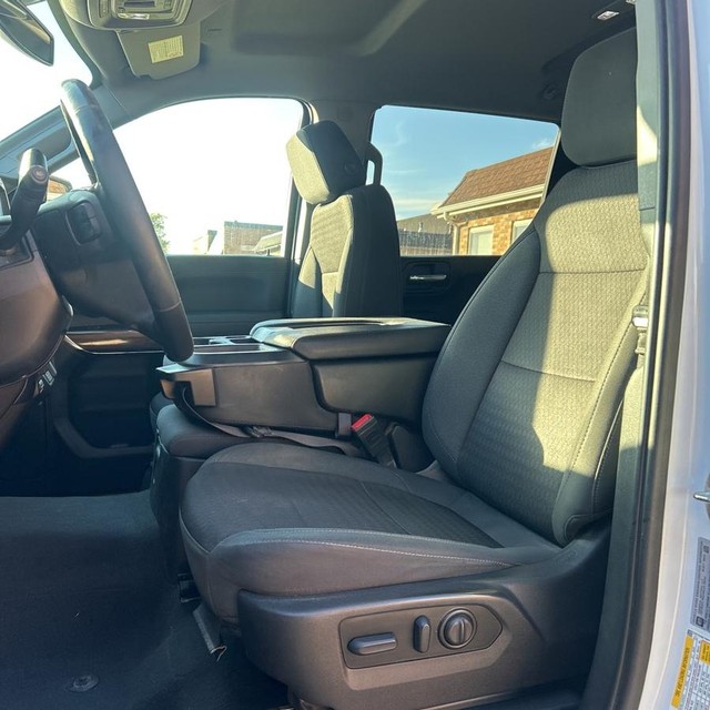 Chevrolet Silverado 2500HD Vehicle Full-screen Gallery Image 5