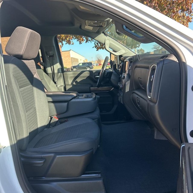 Chevrolet Silverado 2500HD Vehicle Full-screen Gallery Image 6