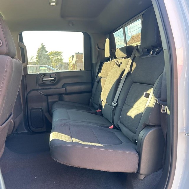 Chevrolet Silverado 2500HD Vehicle Full-screen Gallery Image 7