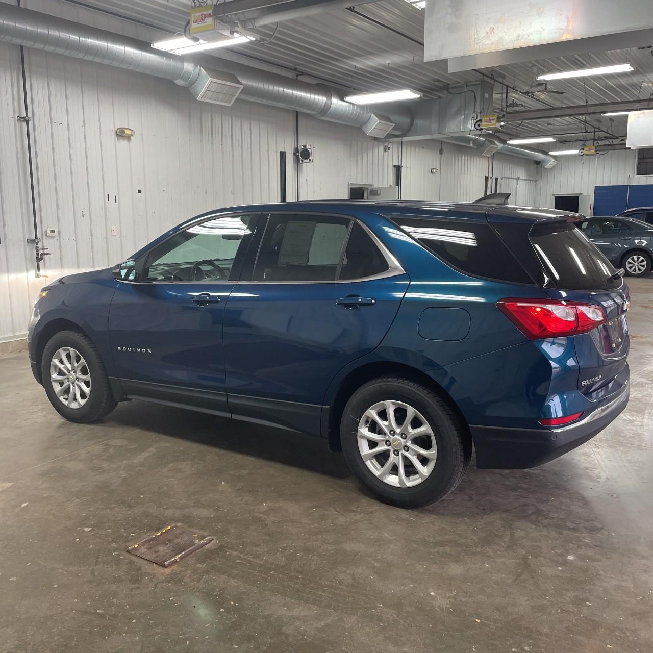 Chevrolet Equinox Vehicle Full-screen Gallery Image 2