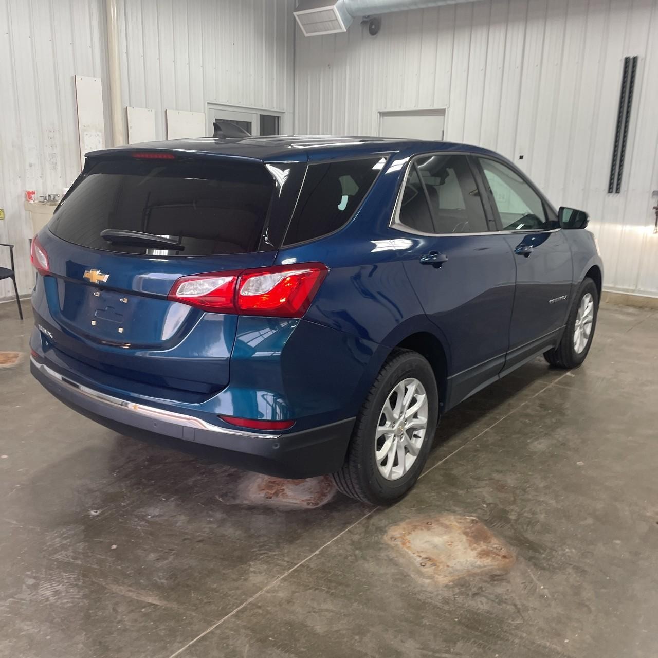 Chevrolet Equinox Vehicle Full-screen Gallery Image 3