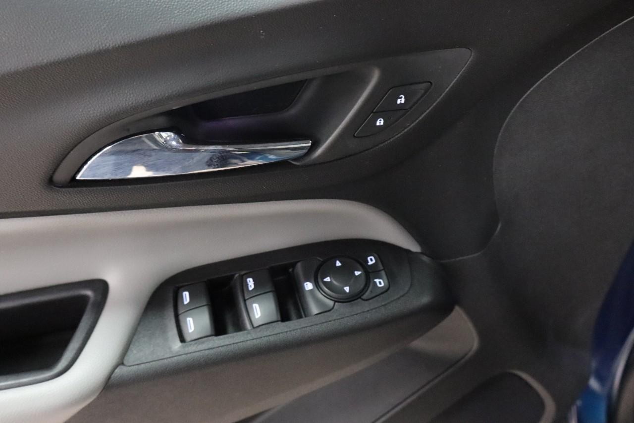 Chevrolet Equinox Vehicle Full-screen Gallery Image 11