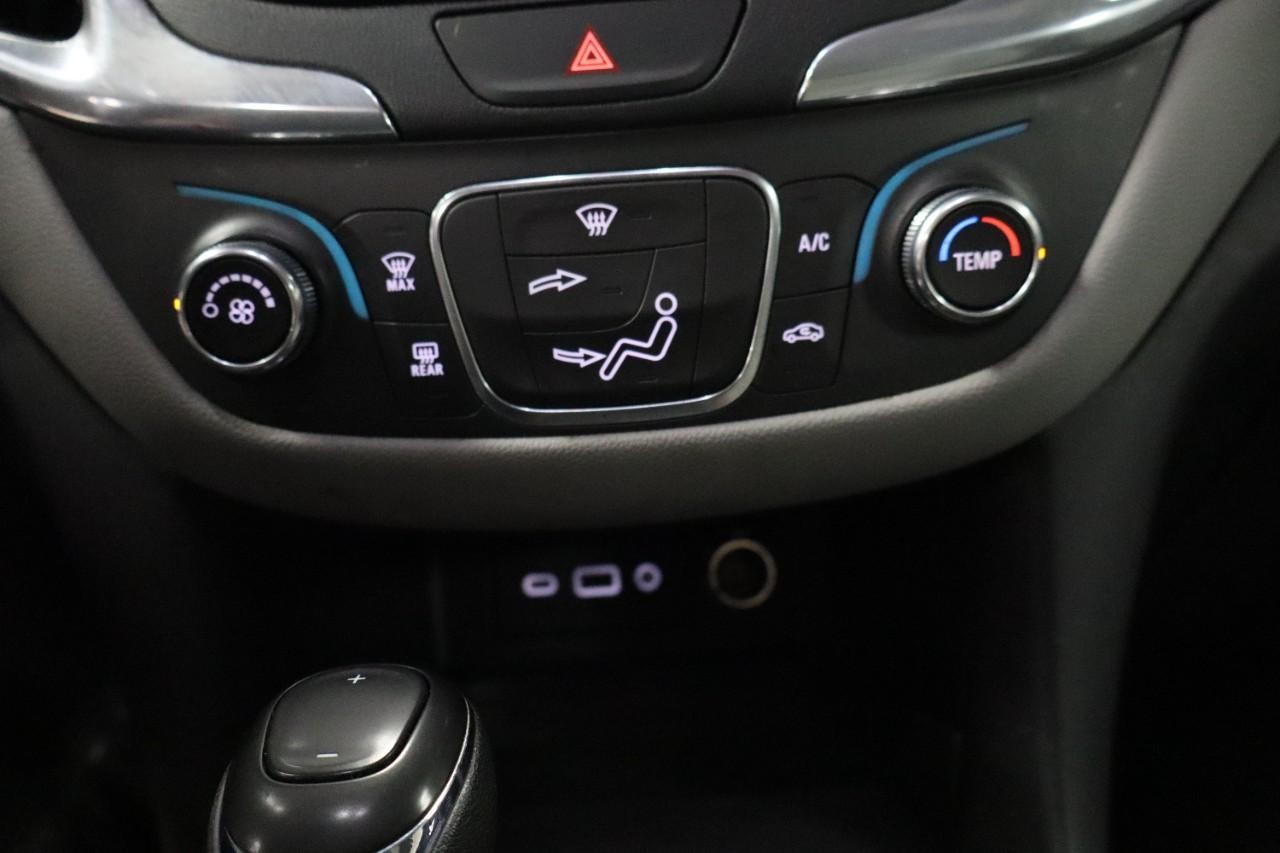 Chevrolet Equinox Vehicle Full-screen Gallery Image 16