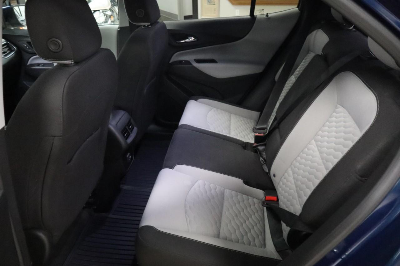 Chevrolet Equinox Vehicle Full-screen Gallery Image 17