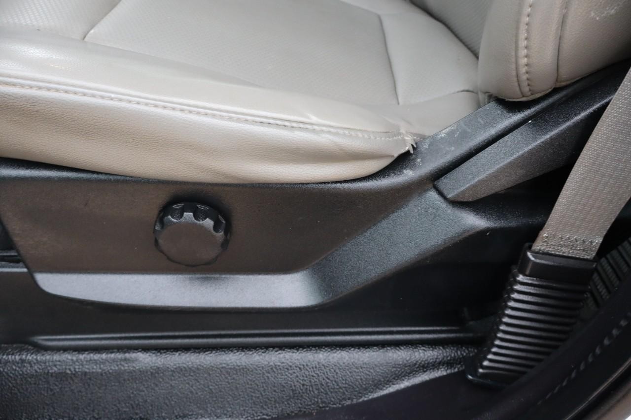 Ford Super Duty F-350 DRW Vehicle Full-screen Gallery Image 11