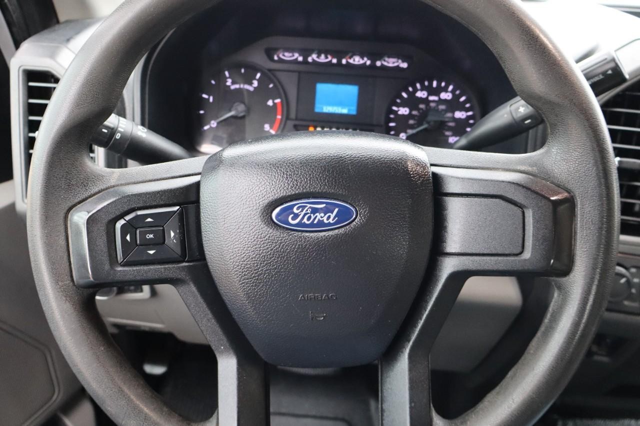 Ford Super Duty F-350 DRW Vehicle Full-screen Gallery Image 12