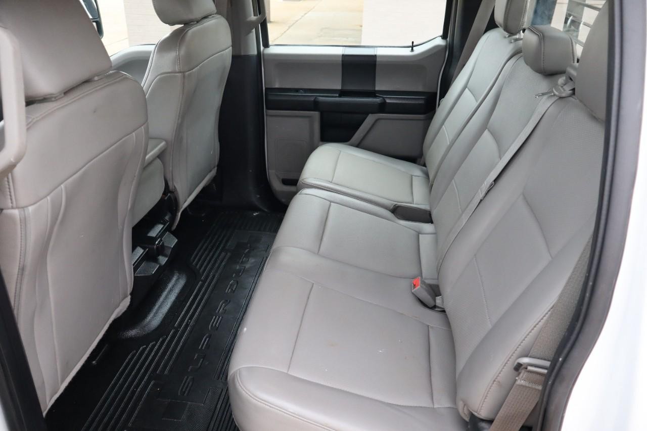 Ford Super Duty F-350 DRW Vehicle Full-screen Gallery Image 14