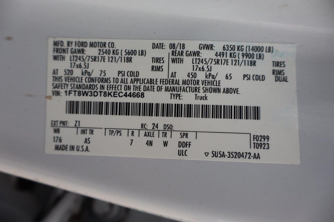 Ford Super Duty F-350 DRW Vehicle Full-screen Gallery Image 15