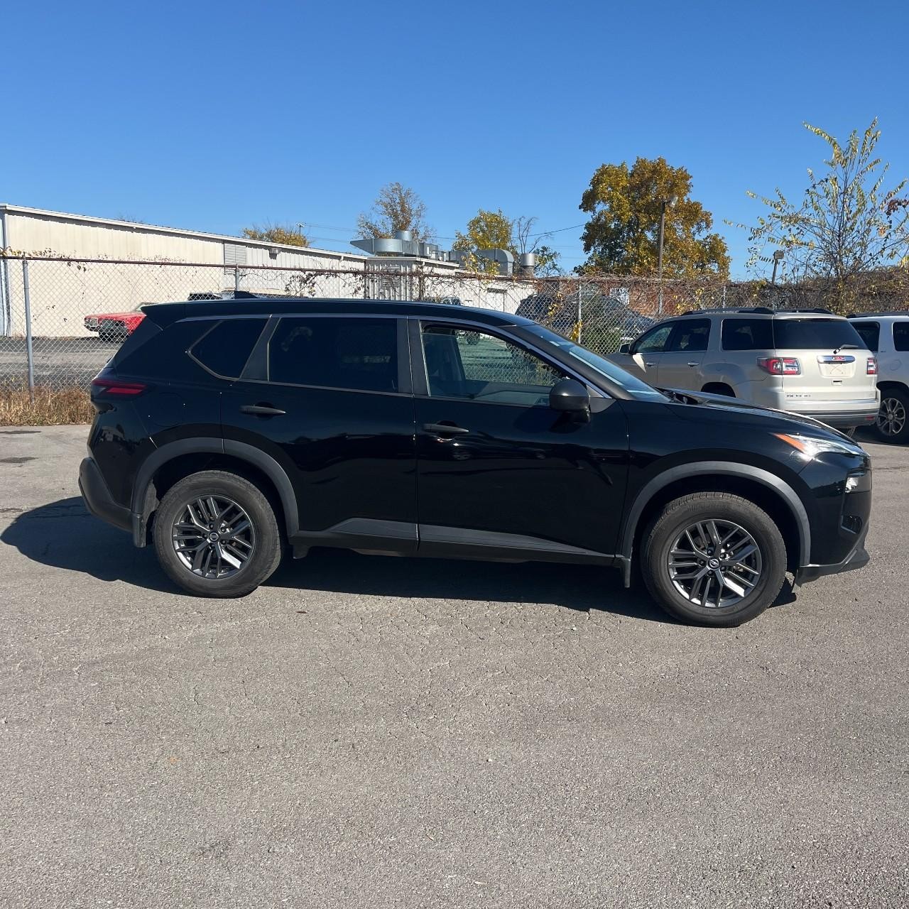 Nissan Rogue Vehicle Full-screen Gallery Image 3