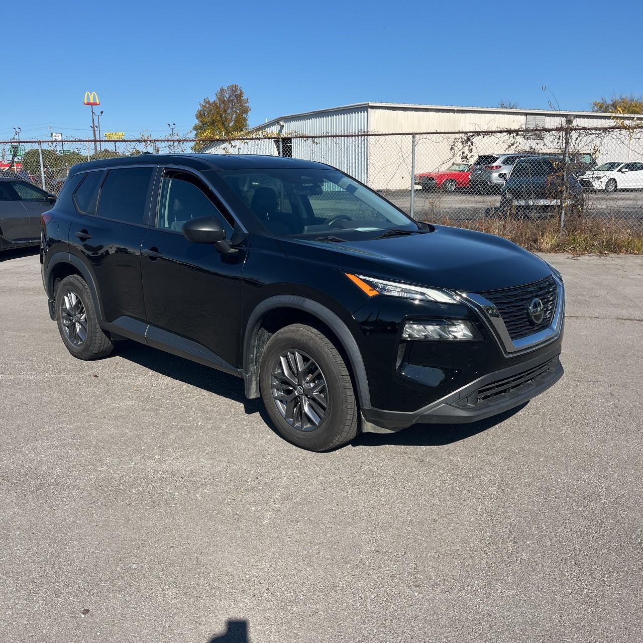 Nissan Rogue Vehicle Full-screen Gallery Image 4