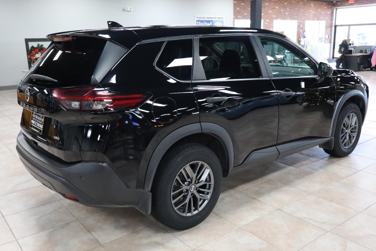 Nissan Rogue Vehicle Full-screen Gallery Image 5