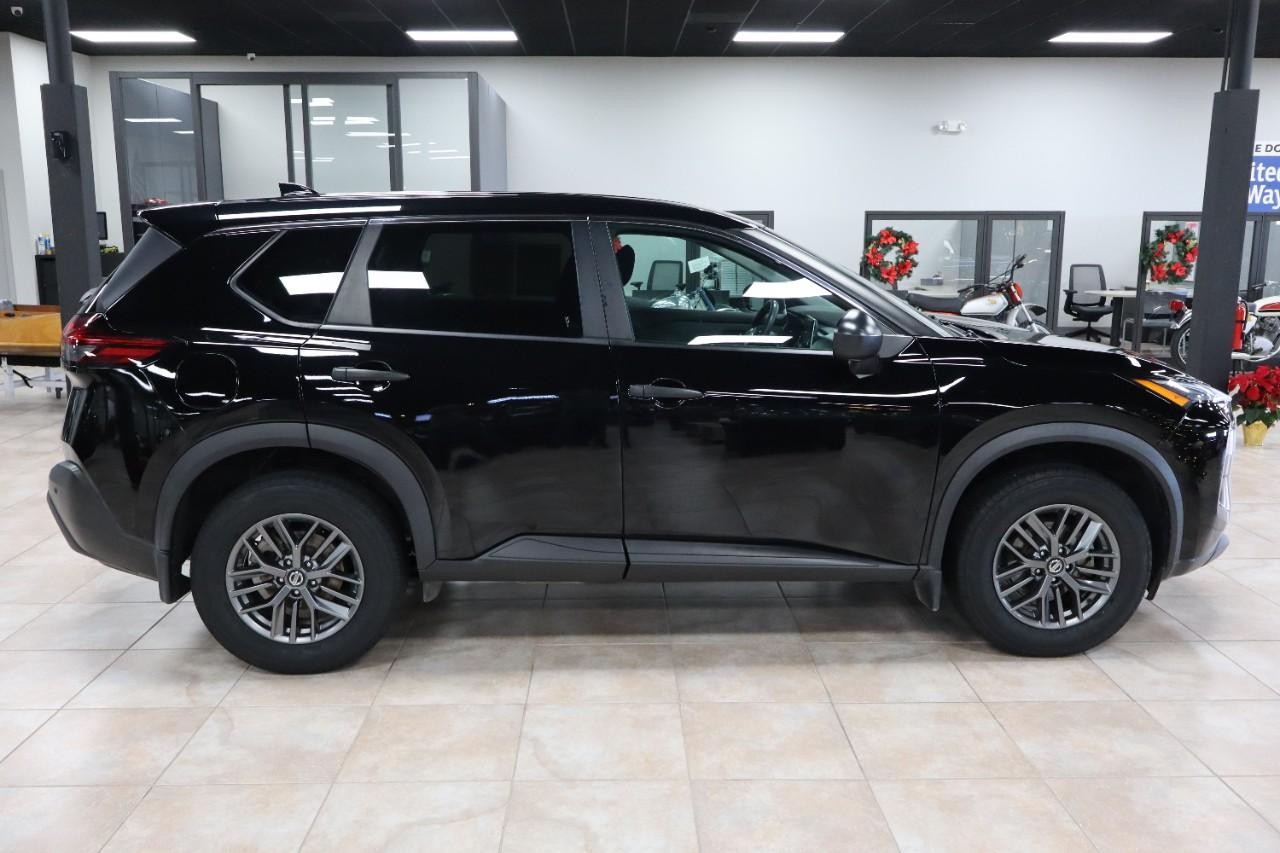 Nissan Rogue Vehicle Full-screen Gallery Image 6