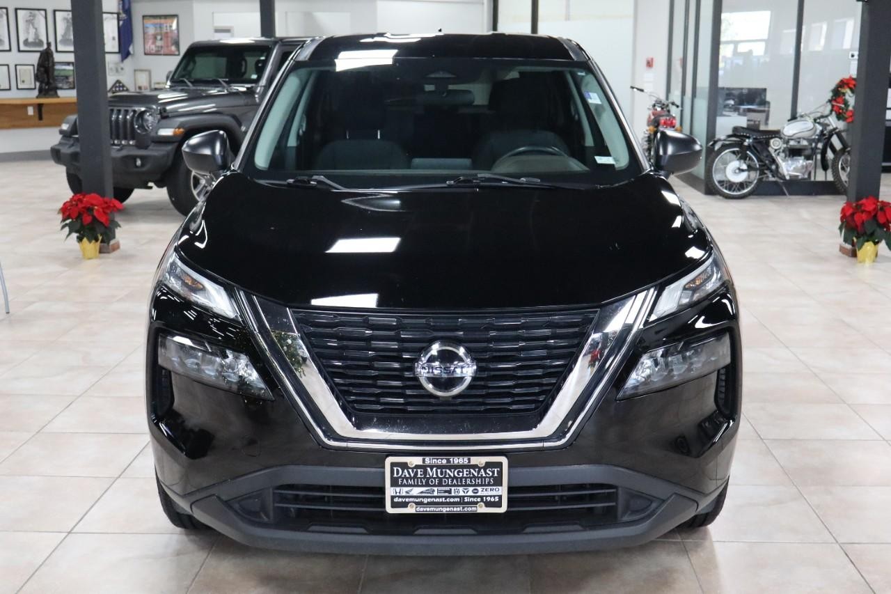 Nissan Rogue Vehicle Full-screen Gallery Image 8