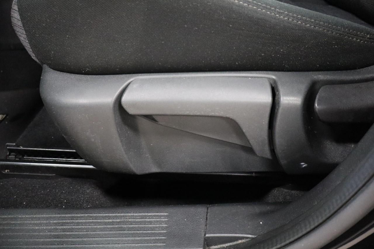 Nissan Rogue Vehicle Full-screen Gallery Image 10