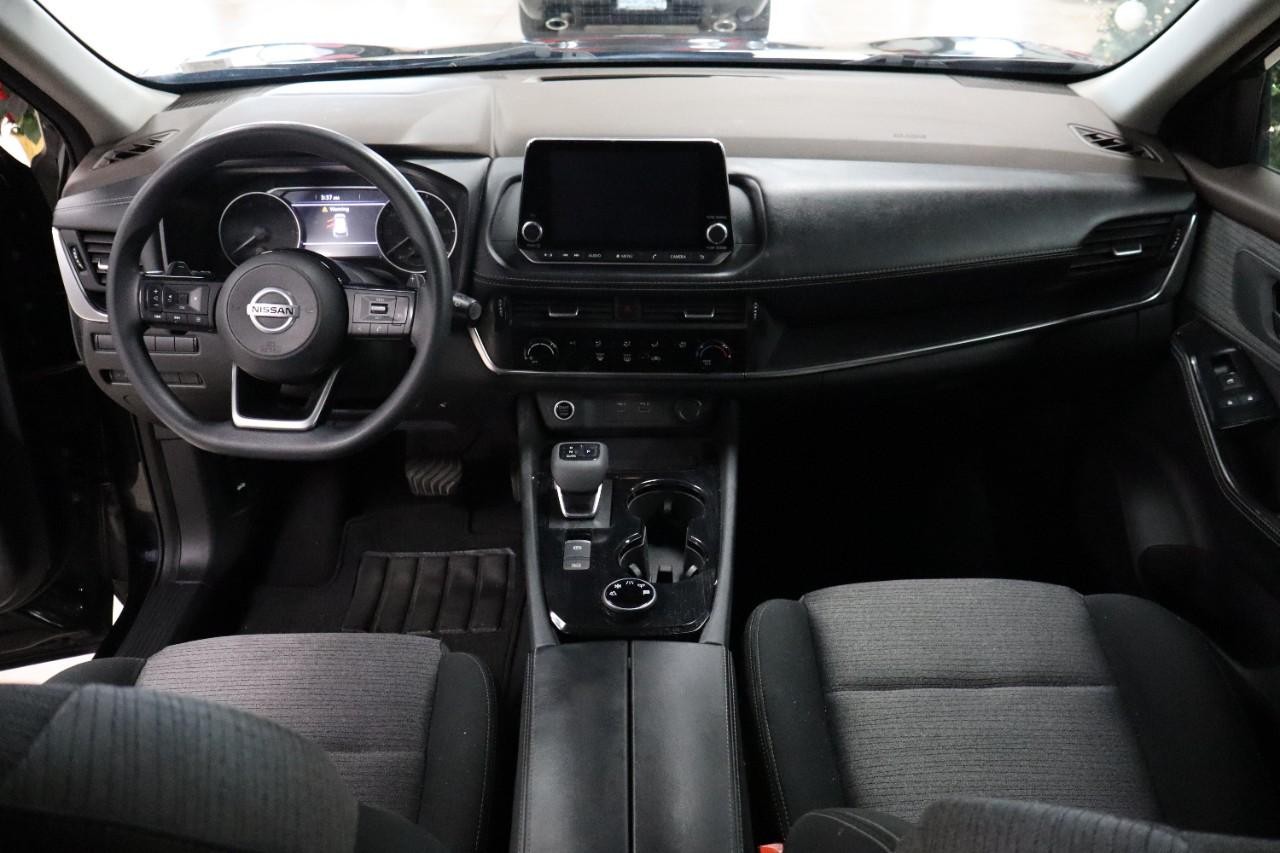 Nissan Rogue Vehicle Full-screen Gallery Image 12