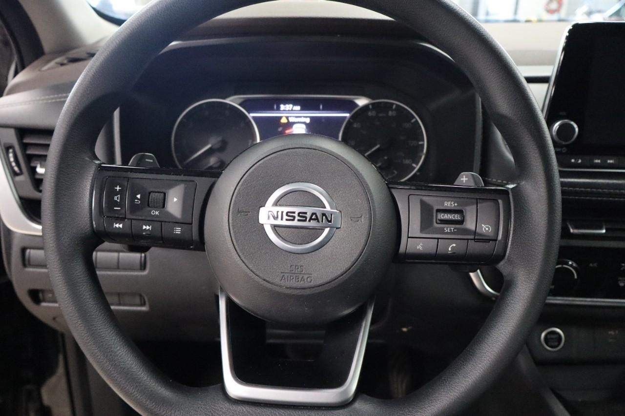 Nissan Rogue Vehicle Full-screen Gallery Image 13