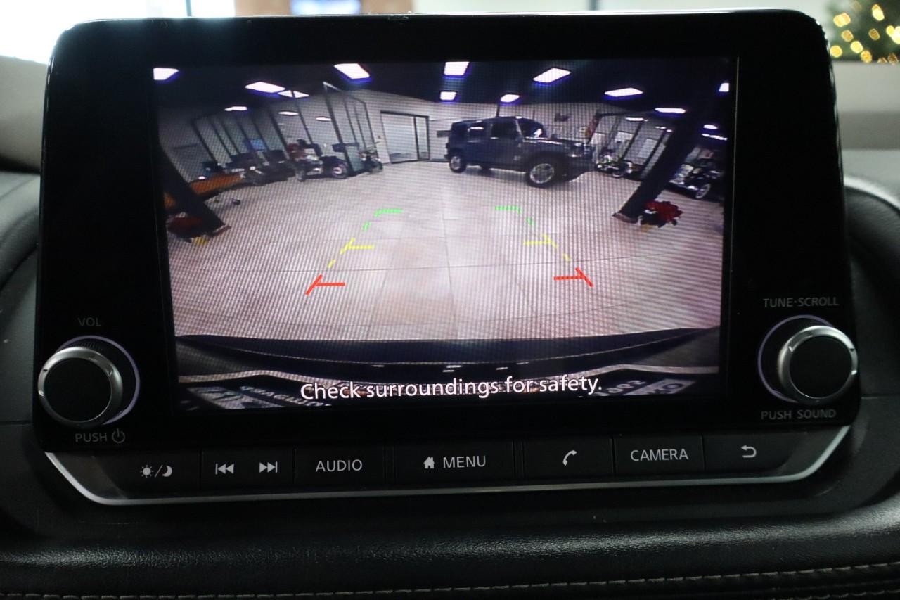 Nissan Rogue Vehicle Full-screen Gallery Image 14