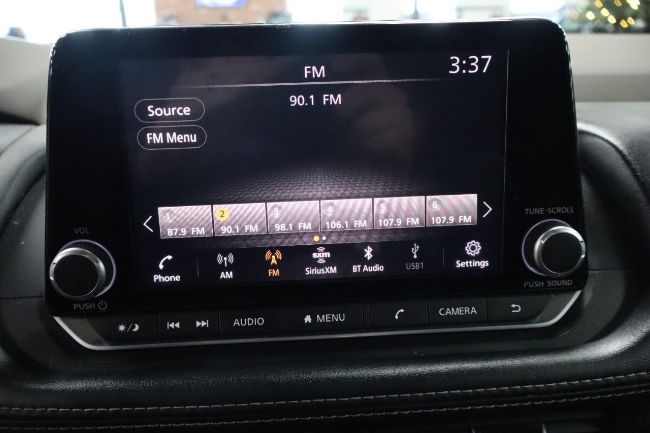 Nissan Rogue Vehicle Full-screen Gallery Image 15