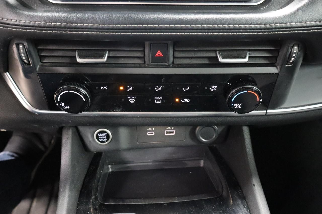 Nissan Rogue Vehicle Full-screen Gallery Image 16