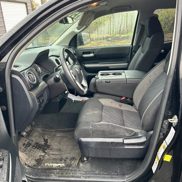 Toyota Tundra 4WD Vehicle Full-screen Gallery Image 5