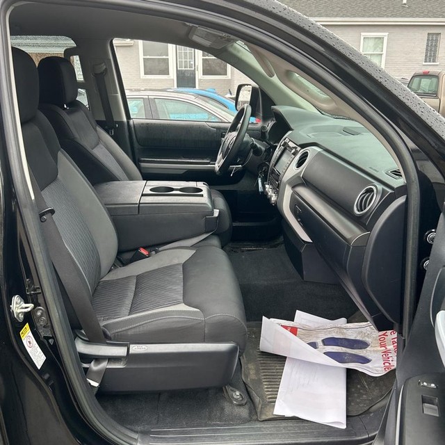 Toyota Tundra 4WD Vehicle Full-screen Gallery Image 6