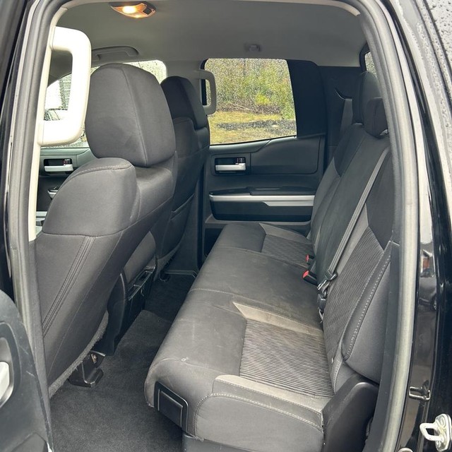 Toyota Tundra 4WD Vehicle Full-screen Gallery Image 7