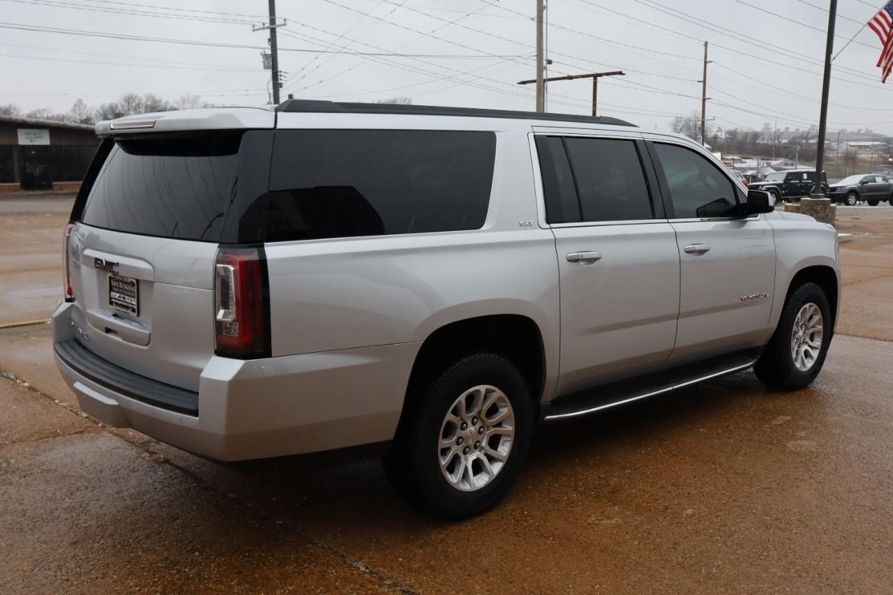 GMC Yukon XL Vehicle Full-screen Gallery Image 5