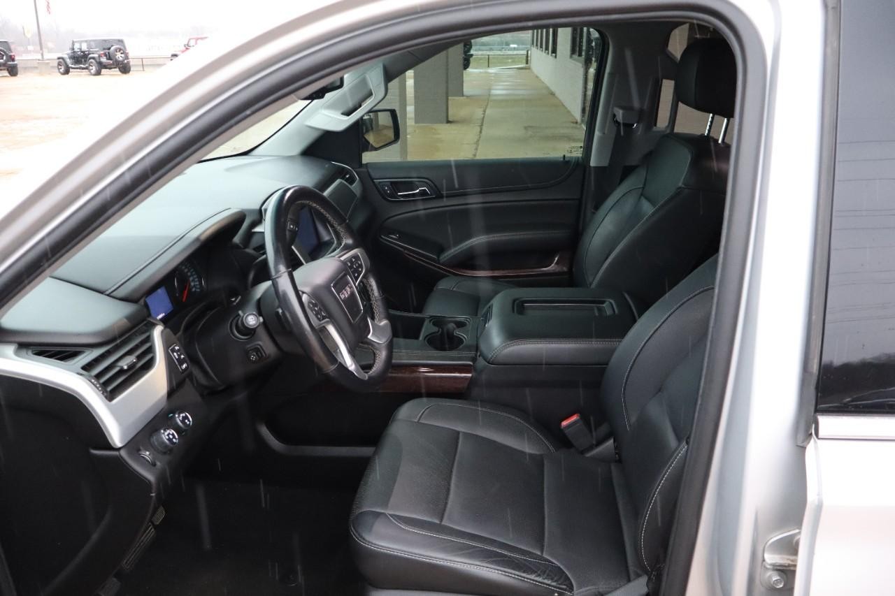 GMC Yukon XL Vehicle Full-screen Gallery Image 9