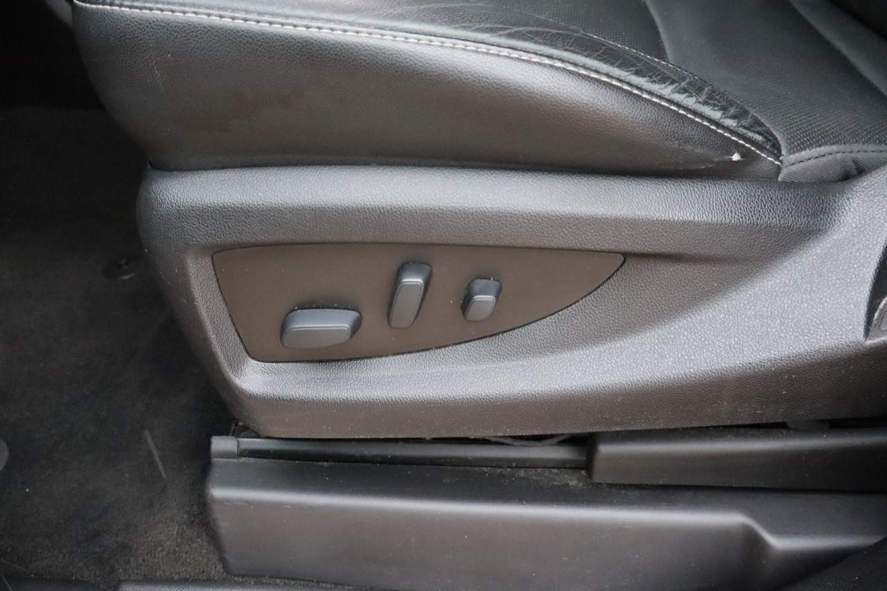 GMC Yukon XL Vehicle Full-screen Gallery Image 10