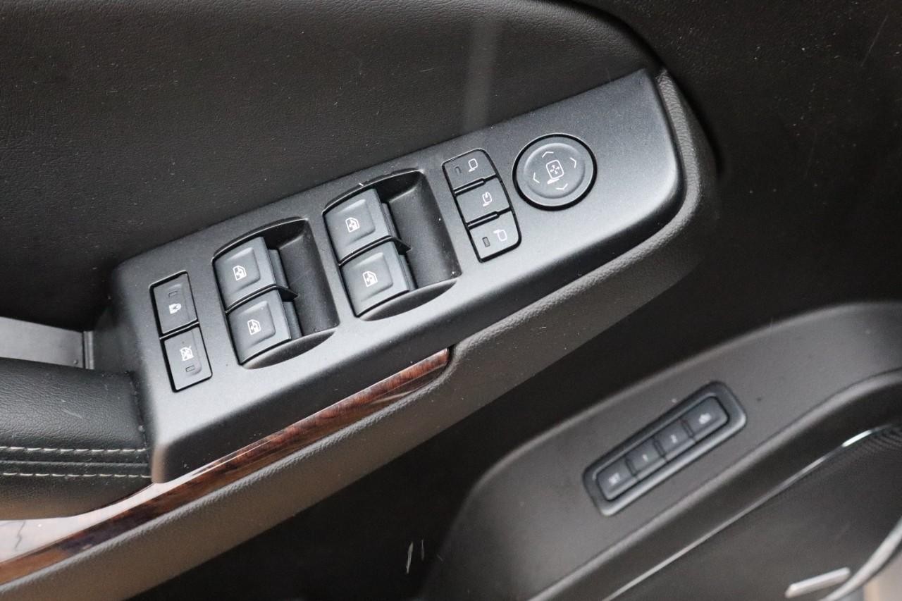 GMC Yukon XL Vehicle Full-screen Gallery Image 11