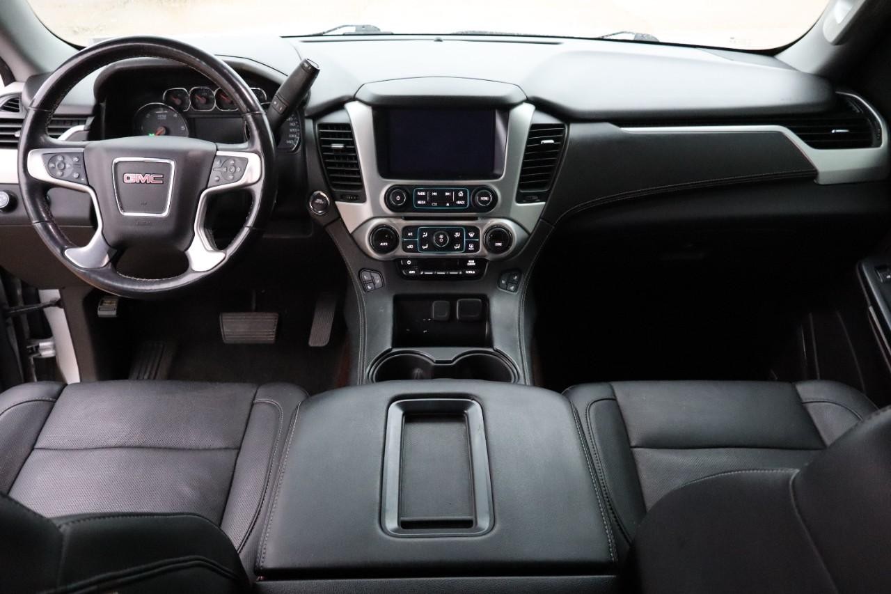 GMC Yukon XL Vehicle Full-screen Gallery Image 12