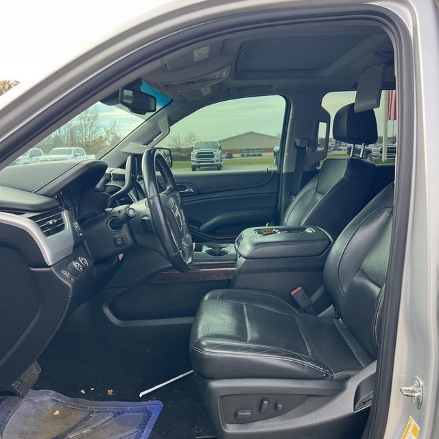 GMC Yukon XL Vehicle Full-screen Gallery Image 5