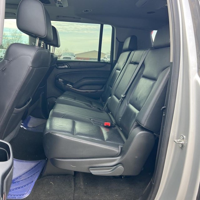 GMC Yukon XL Vehicle Full-screen Gallery Image 7