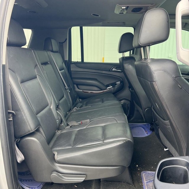 GMC Yukon XL Vehicle Full-screen Gallery Image 8