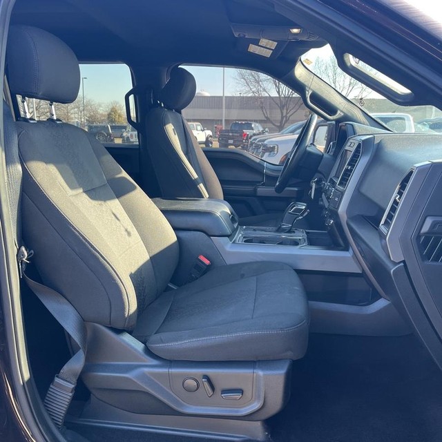 Ford F-150 Vehicle Full-screen Gallery Image 6