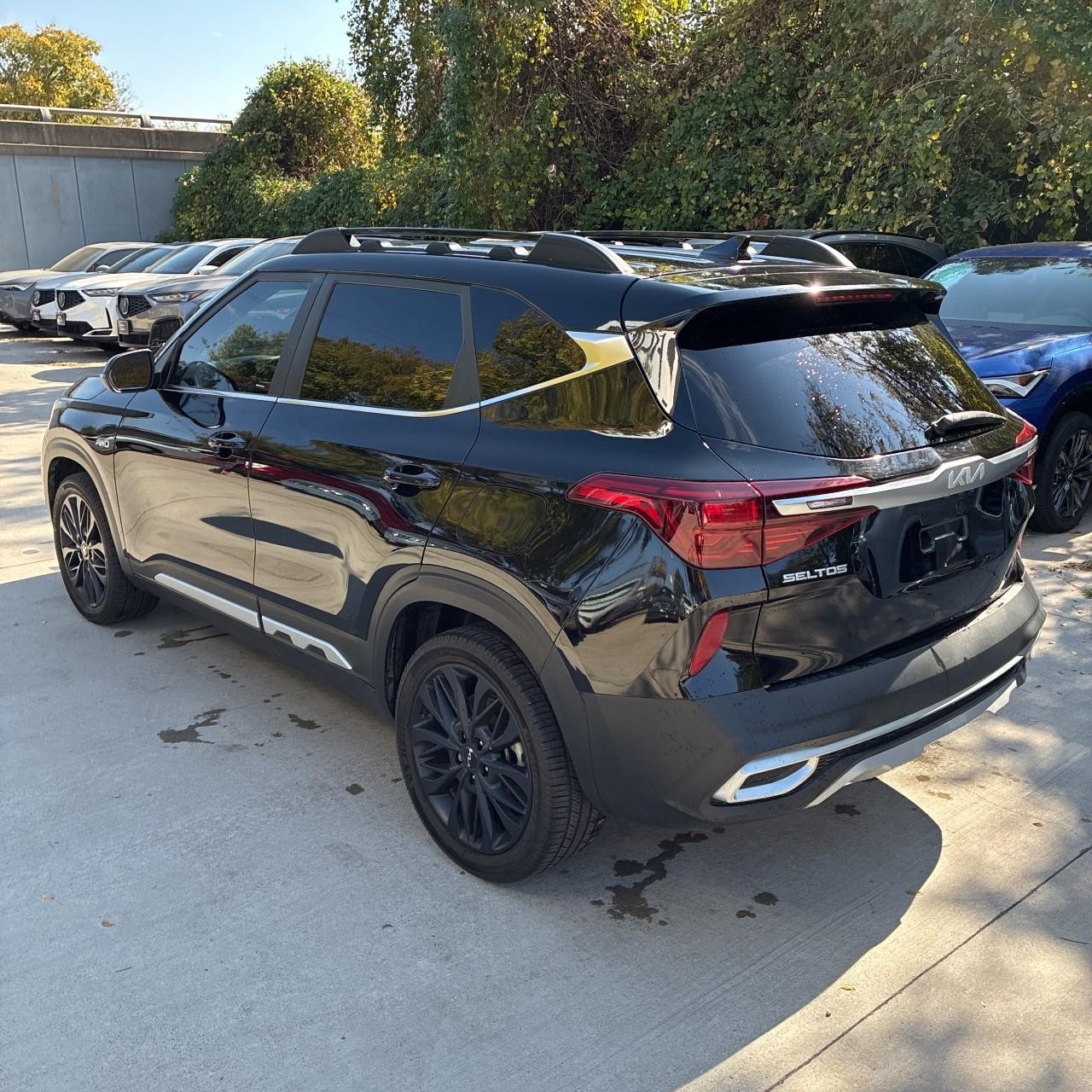 Kia Seltos Vehicle Full-screen Gallery Image 2