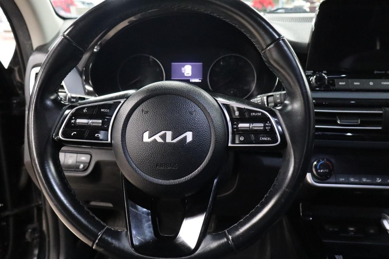 Kia Seltos Vehicle Full-screen Gallery Image 13