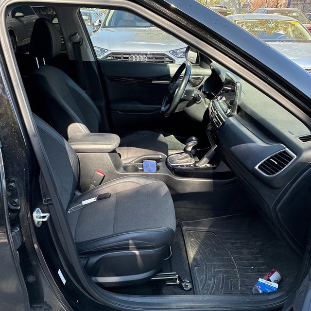 Kia Seltos Vehicle Full-screen Gallery Image 6