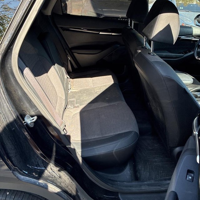 Kia Seltos Vehicle Full-screen Gallery Image 8