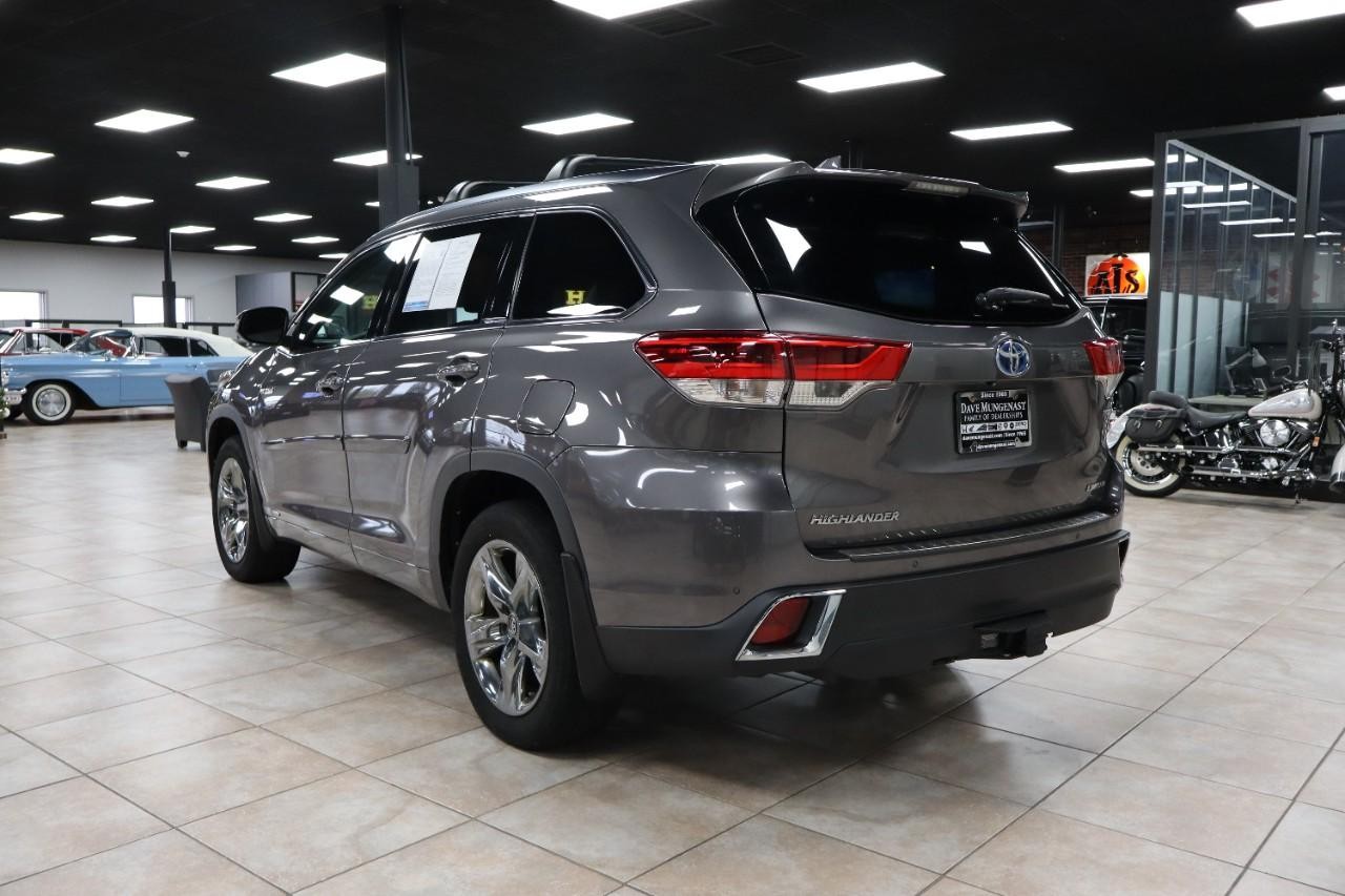 Toyota Highlander Vehicle Full-screen Gallery Image 3