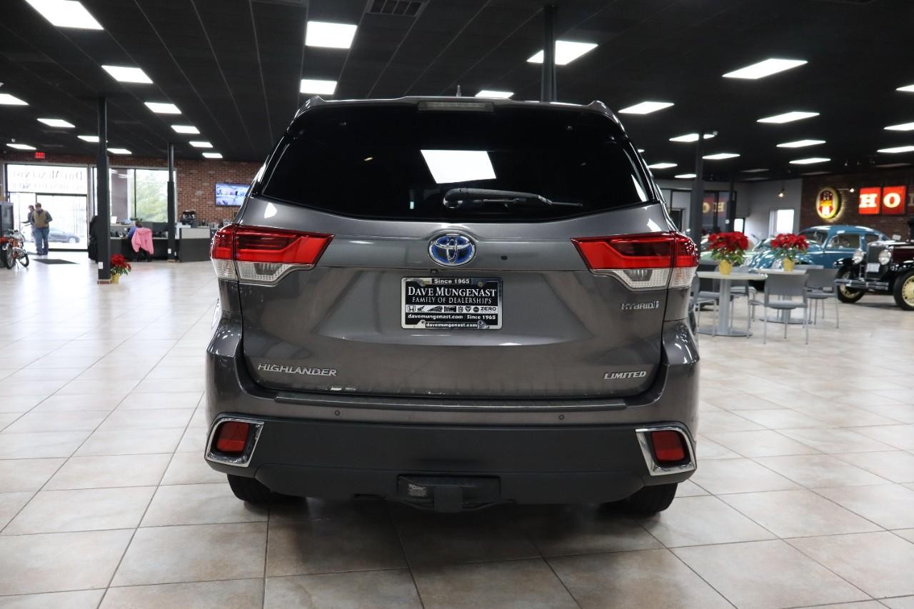Toyota Highlander Vehicle Full-screen Gallery Image 4