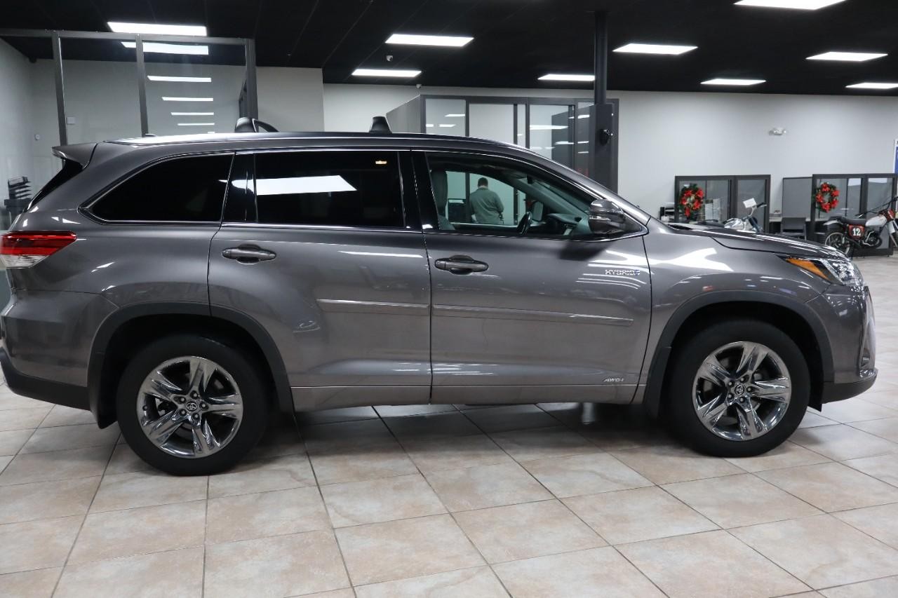 Toyota Highlander Vehicle Full-screen Gallery Image 6